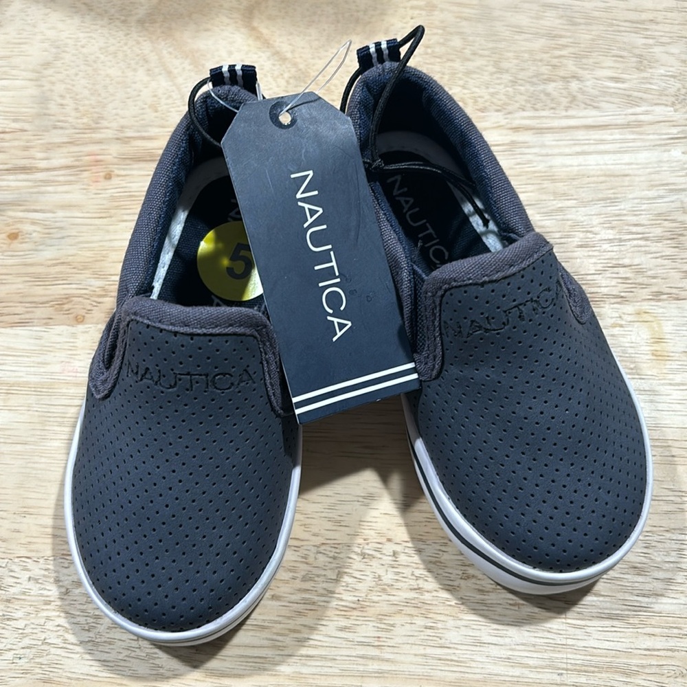 Boy Nautica boat shoes toddler size 5
